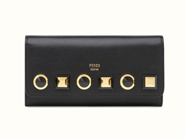 2017新作！FENDI フェンディスーパーコピー ☆プレキシグラス付き チェーンウォレット 8M0365SF2F0KUR